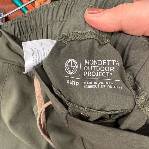 Mondetta shorts xs // 090426 - Picture 2 of 2